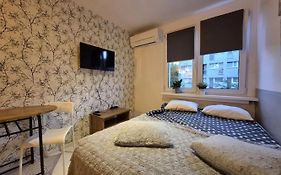 NightHost Robotnicza 32 m248 Wrocław free parking